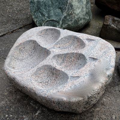 Tränke Pfoten aus nordischem Granit