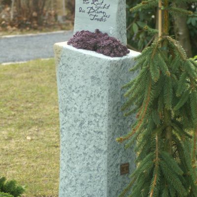 Stele Anröchter Dolomit Kalksandstein mit Spruch